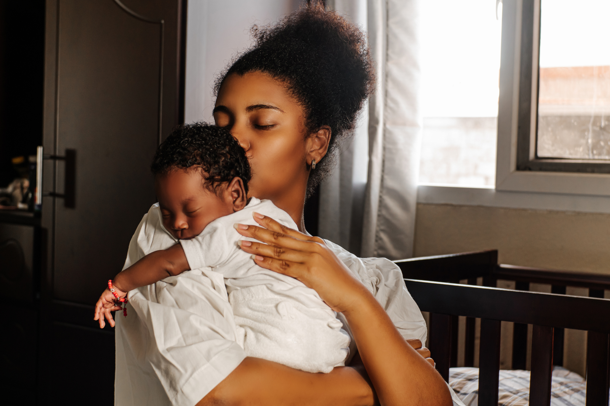 A Therapist's 5 Self-Care Recommendations for New Moms